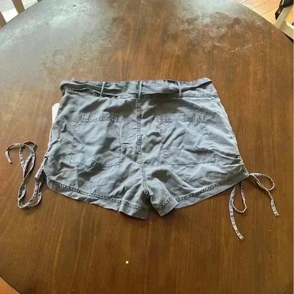 Melrose and Market grey shorts - Picture 2 of 5